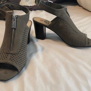 Unisa heels